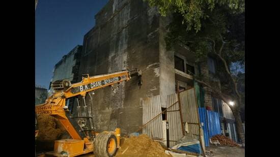 Under-construction building forms cracks and tilts in Sushant Lok-I
