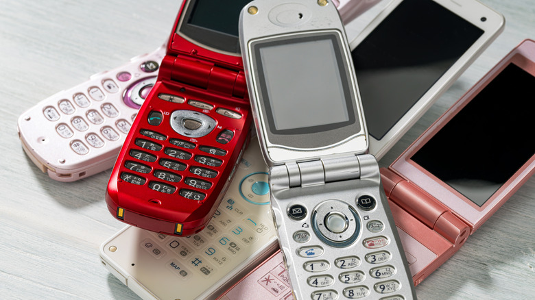 4 old-school flip phones that scream nostalgia