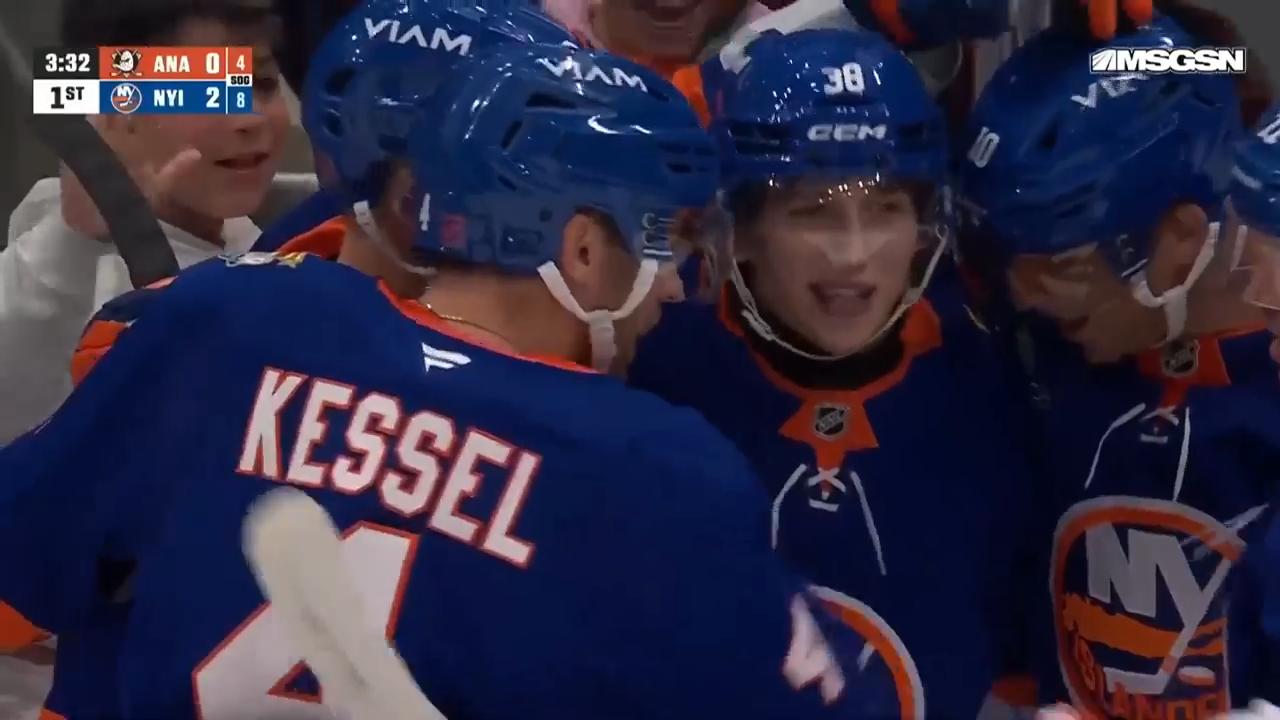 Islanders score 3 1st-period goals, beat Ducks 3-2 for 2nd straight win