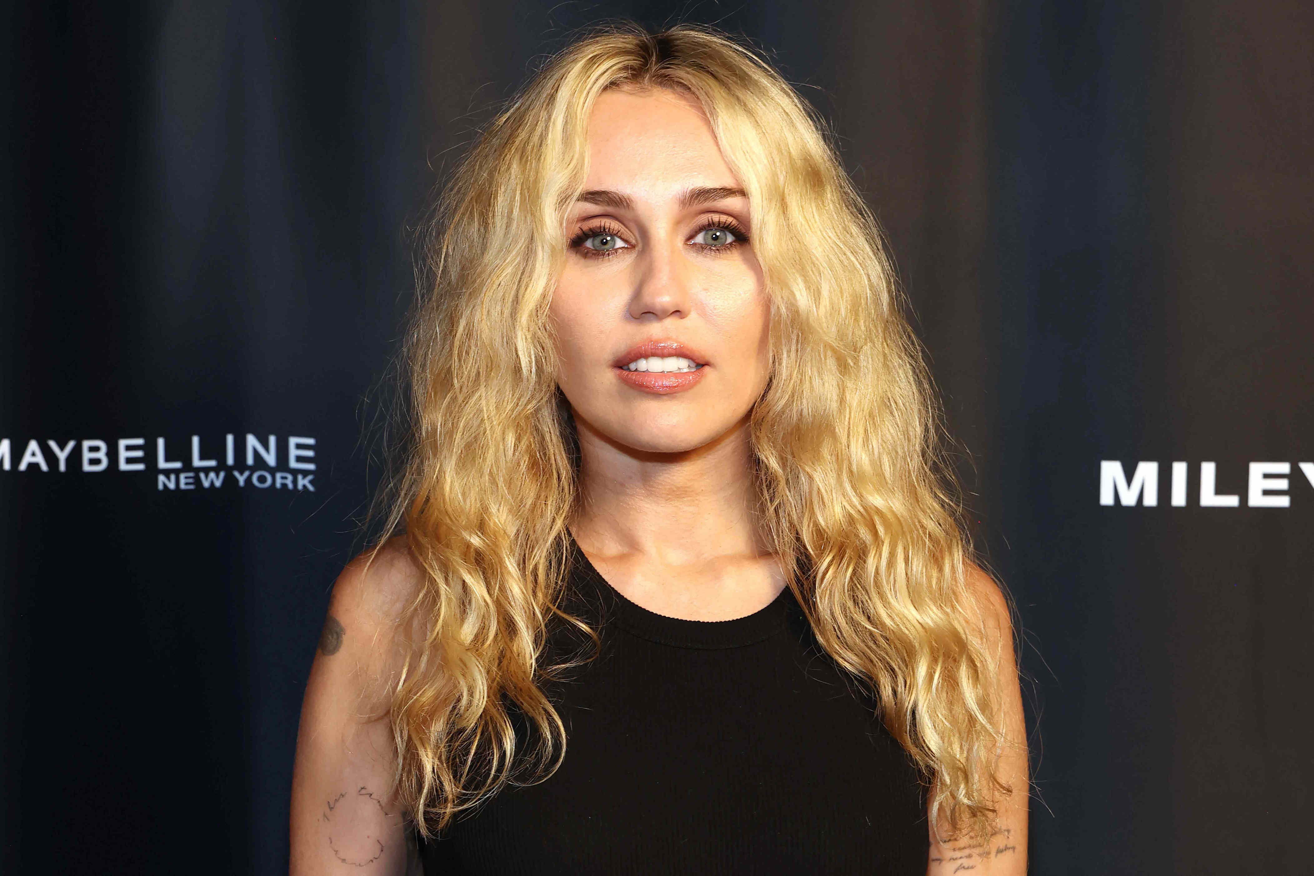 Miley Cyrus’ makeup artist uses this $9 mascara to create volume and ...