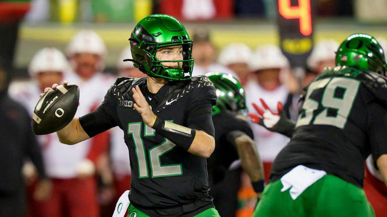 Dan Lanning gets real about Oregon Ducks quarterback competition for ...