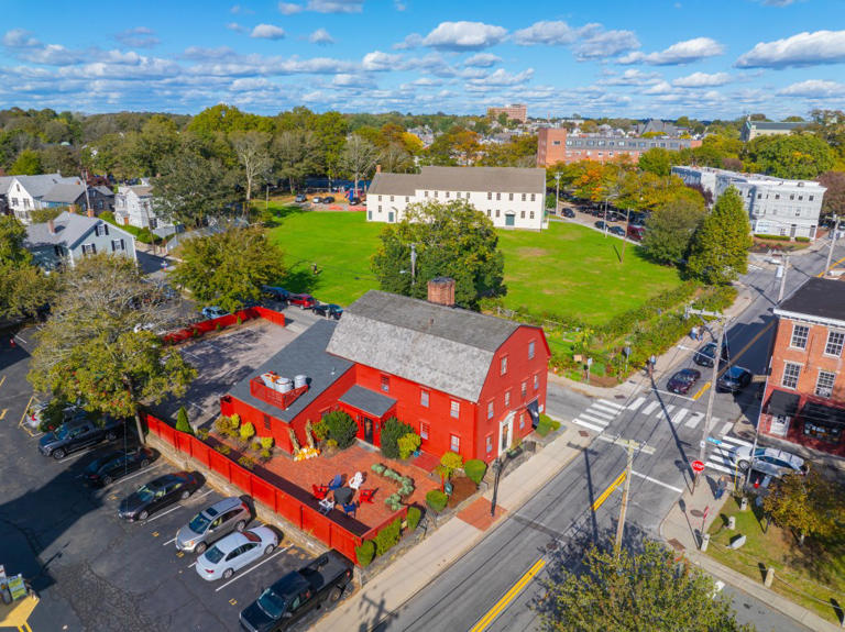 The oldest restaurant in Rhode Island was once run by a pirate
