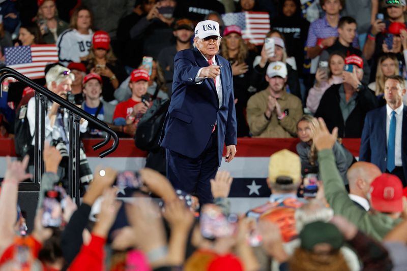 Trump, in North Carolina, says Republicans will defy midterm odds
