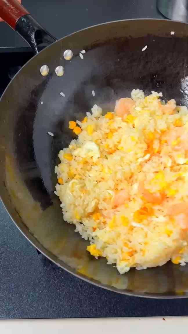 Shrimp and spinach egg fried rice