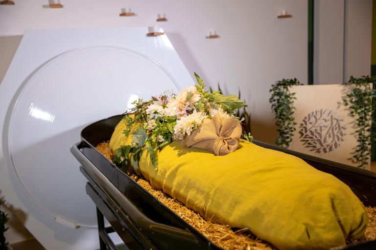 Aussie state passes bizarre plan to turn bodies into human compost ...