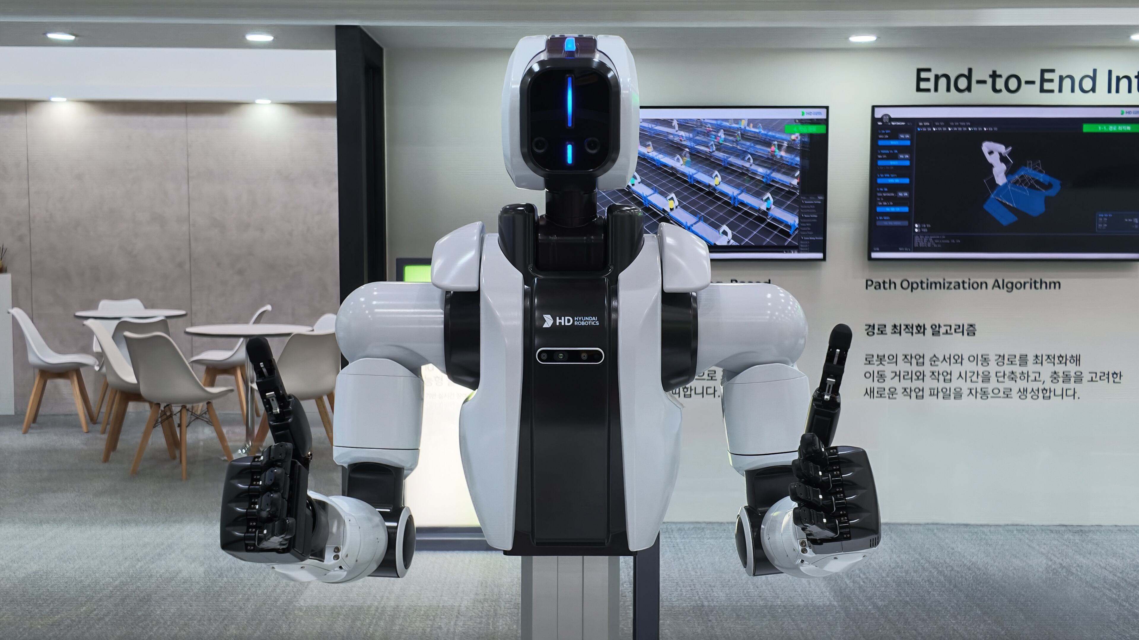 HD Hyundai Robotics unveils AI dual-arm robot