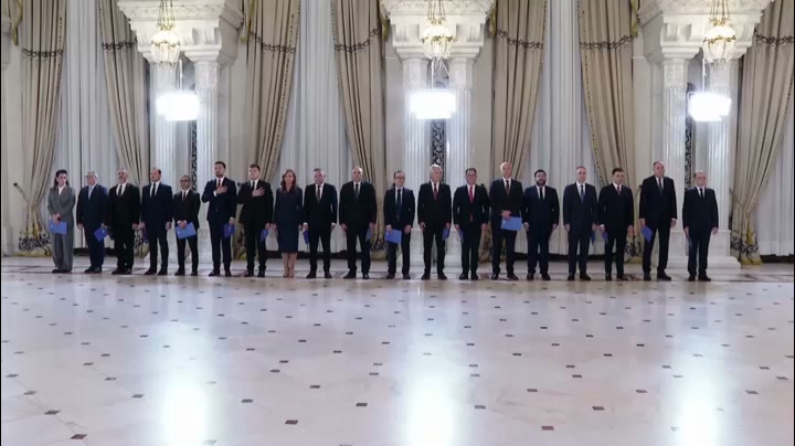 New Romanian prime minister Luca Niculescu and cabinet members sworn in