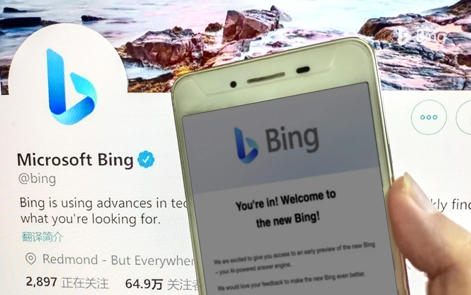 Bing wallpaper click-to-Bing feature returns without opt-out