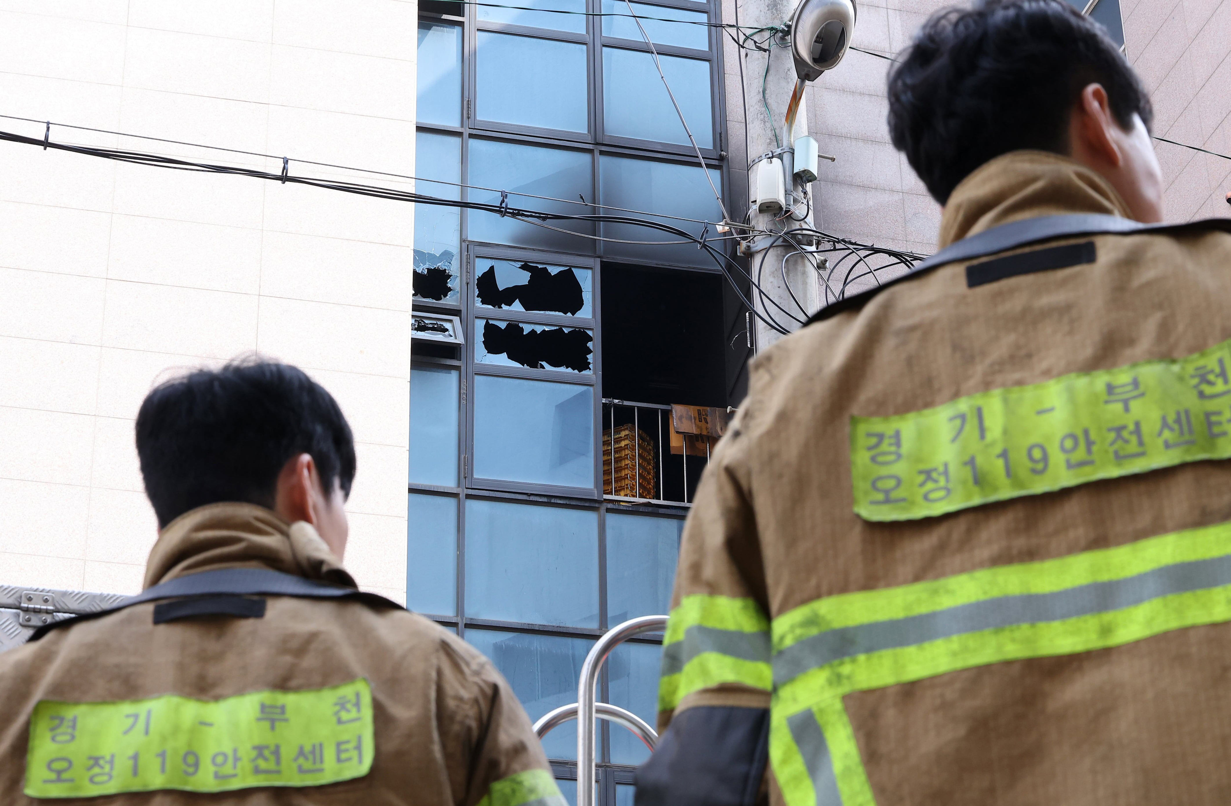 Fire command orders attack despite flammable material reports