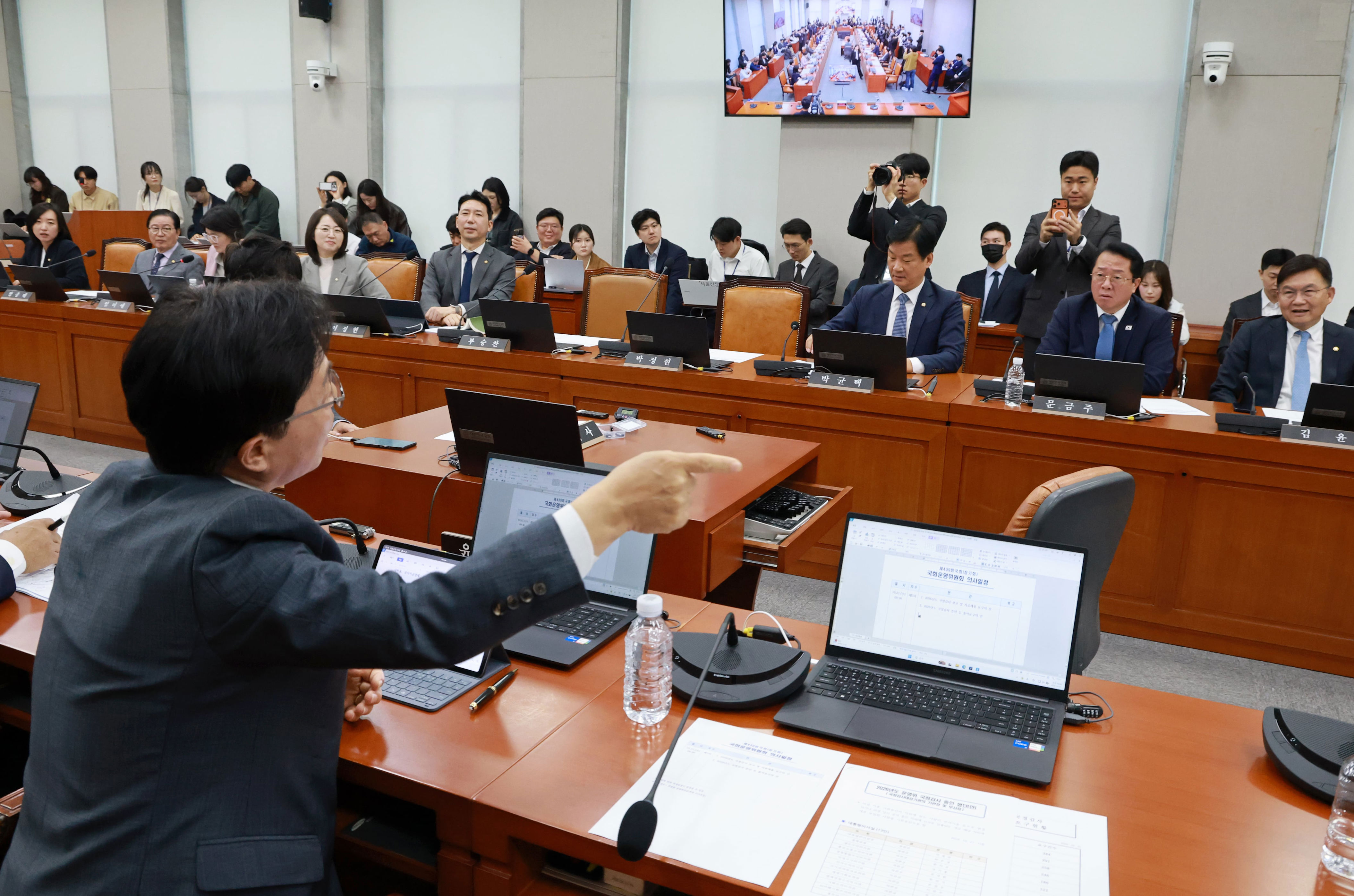 People Power Party insists on first lady witness, Democratic Party objects