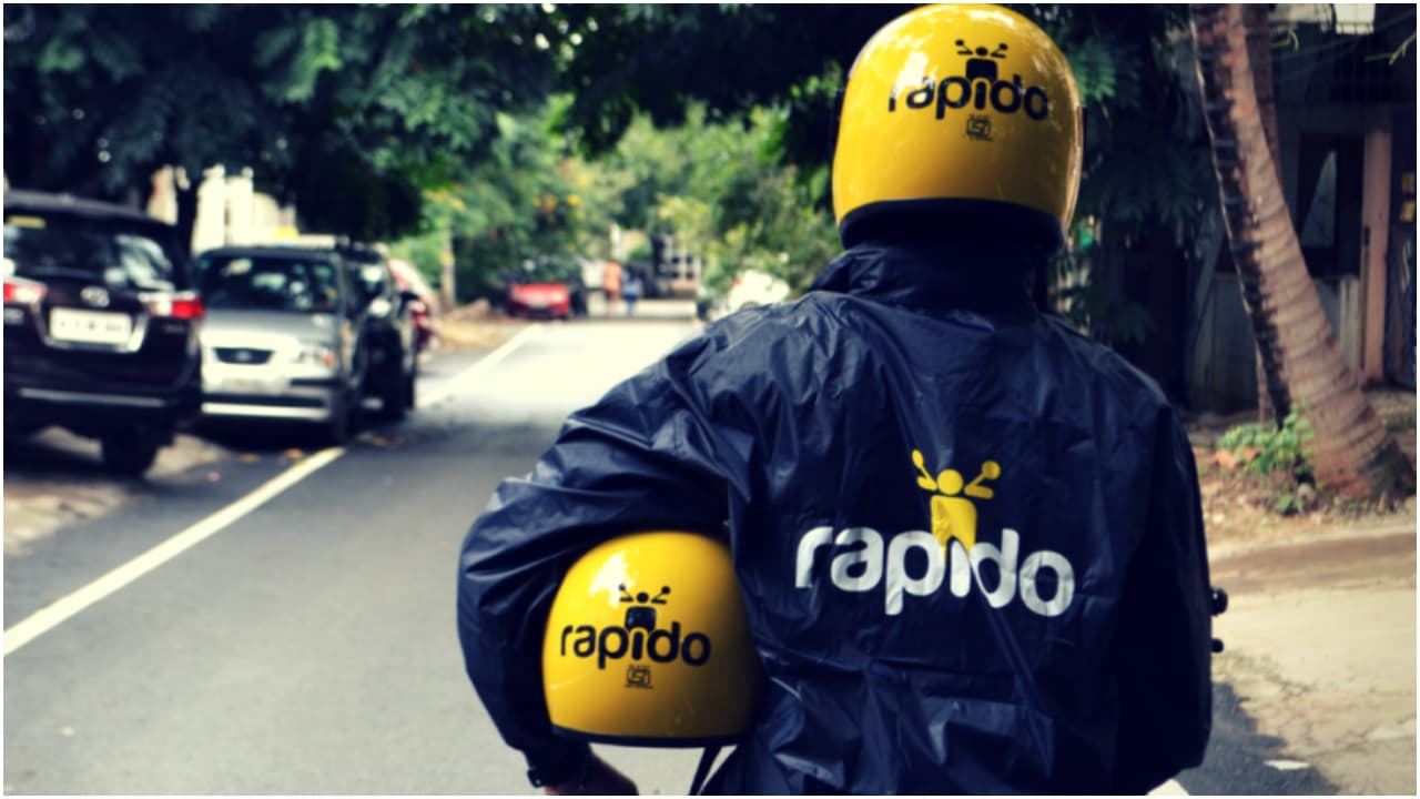 Bengaluru auto driver allegedly chases Rapido bike, tries to grab ...