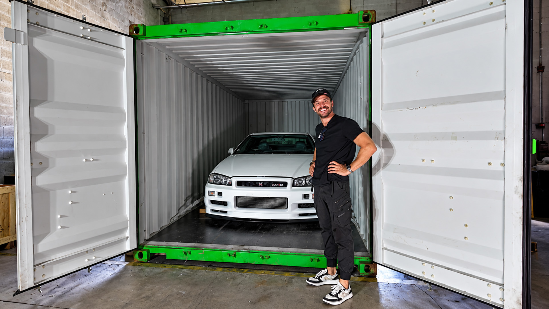Desembalando un Nissan GT-R R34 V-Spec importado de Japón