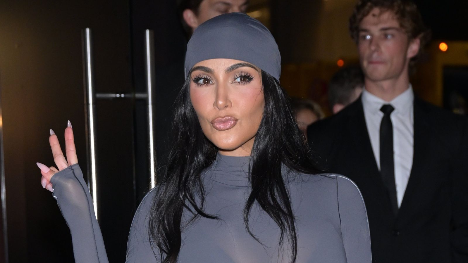 Kim Kardashian dévoile son « meilleur ami » pour afficher une peau ...