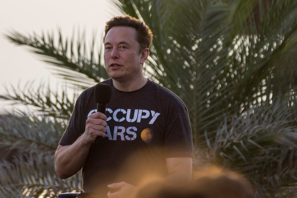 Elon Musk ordered slowing down of Starlink access for Ukrainian army