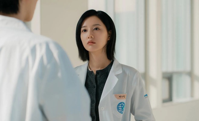 Doctor X dẫn đầu Netflix toàn cầu bất chấp tranh cãi sai lệch y khoa