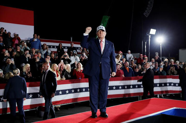 Trump, in North Carolina, says Republicans will defy midterm odds