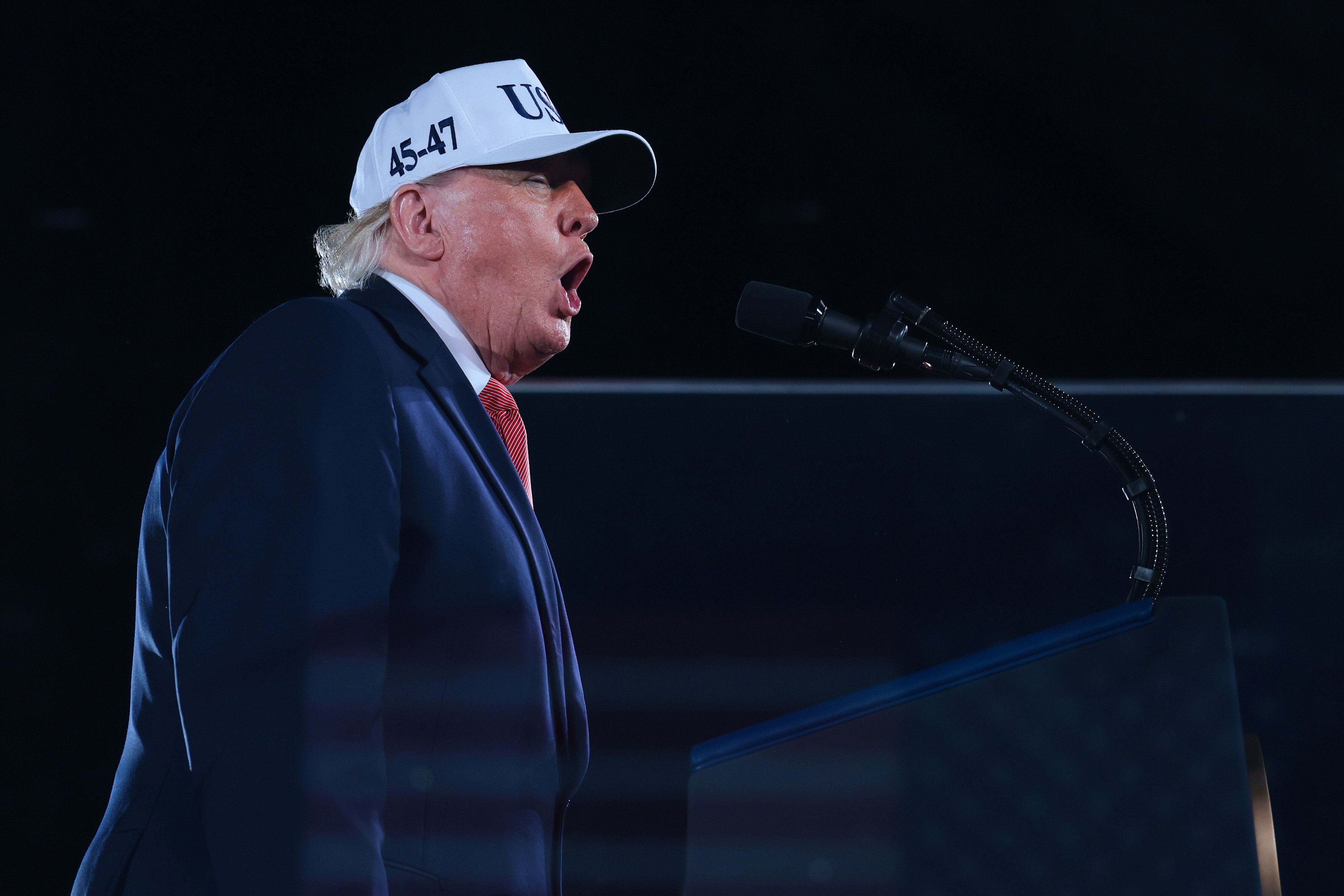Trump faces storm of criticism after bizarre new 'drunk uncle' moment ...