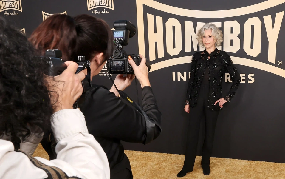 Jane Fonda’s tailored trousers spark fall-to-winter style buzz