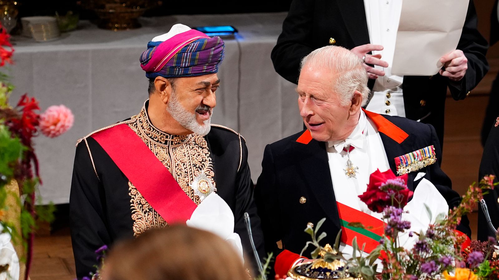 King hosts state banquet for Sultan of Oman