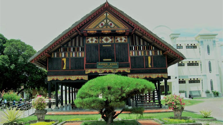 Mengenal Rumoh Aceh: struktur, fungsi ruang, dan filosofinya