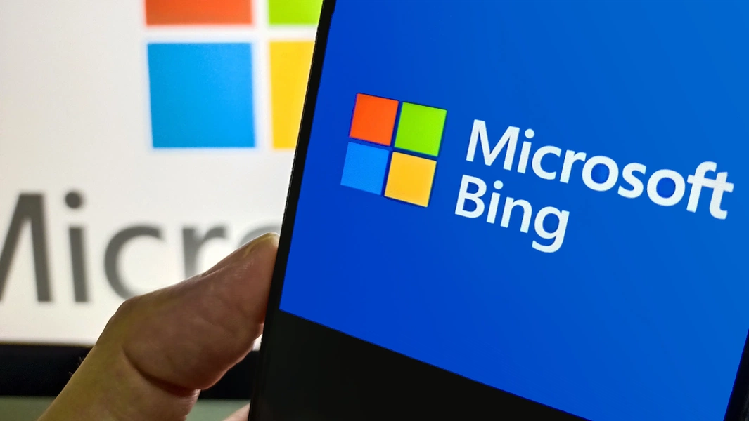 Bing wallpaper click-to-Bing feature returns without opt-out