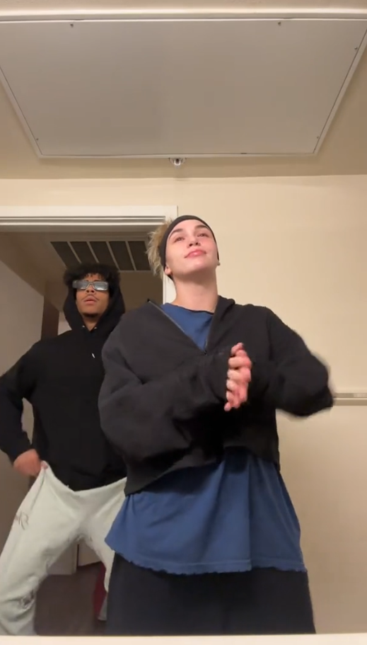 Relaxed dance moves to Tiagz Tacata