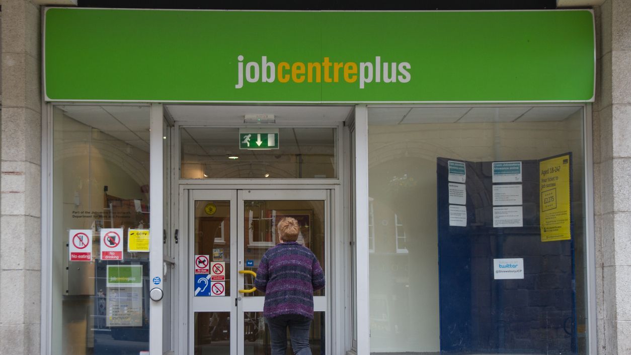 Falling UK unemployment could strengthen case for interest rate rise