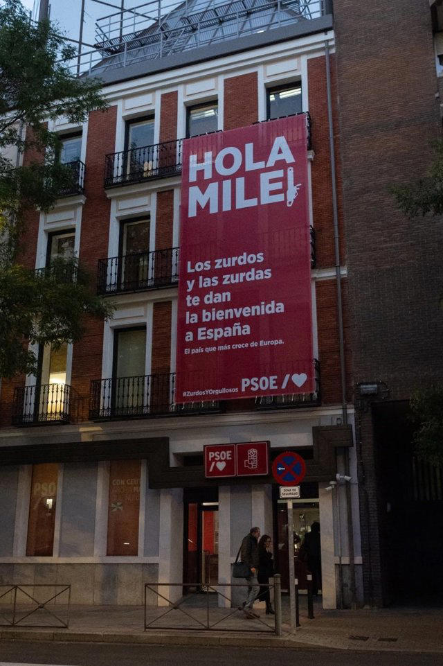 El presidente Pedro Sánchez y el PSOE dan la "bienvenida" a la visita de Milei en Madrid reivindicando su orgullo por ser "zurdos"