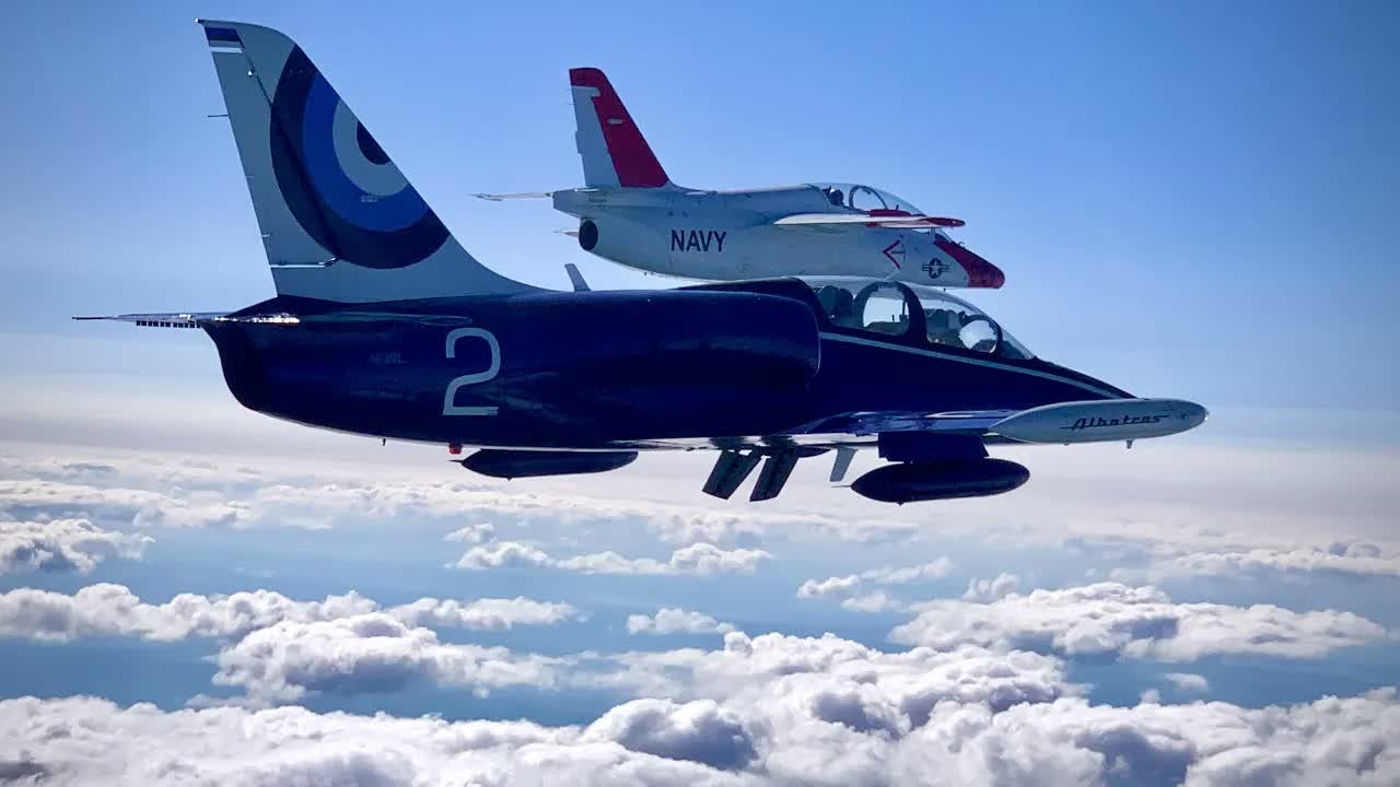 Smoke appeared inside a military jet trainer after landing — pilots ...