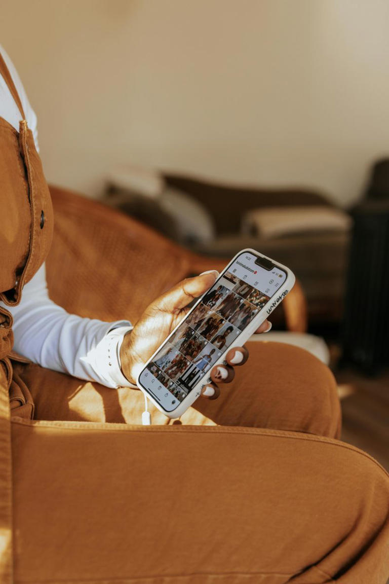 If you always take forever to reply, psychologists say you probably ...