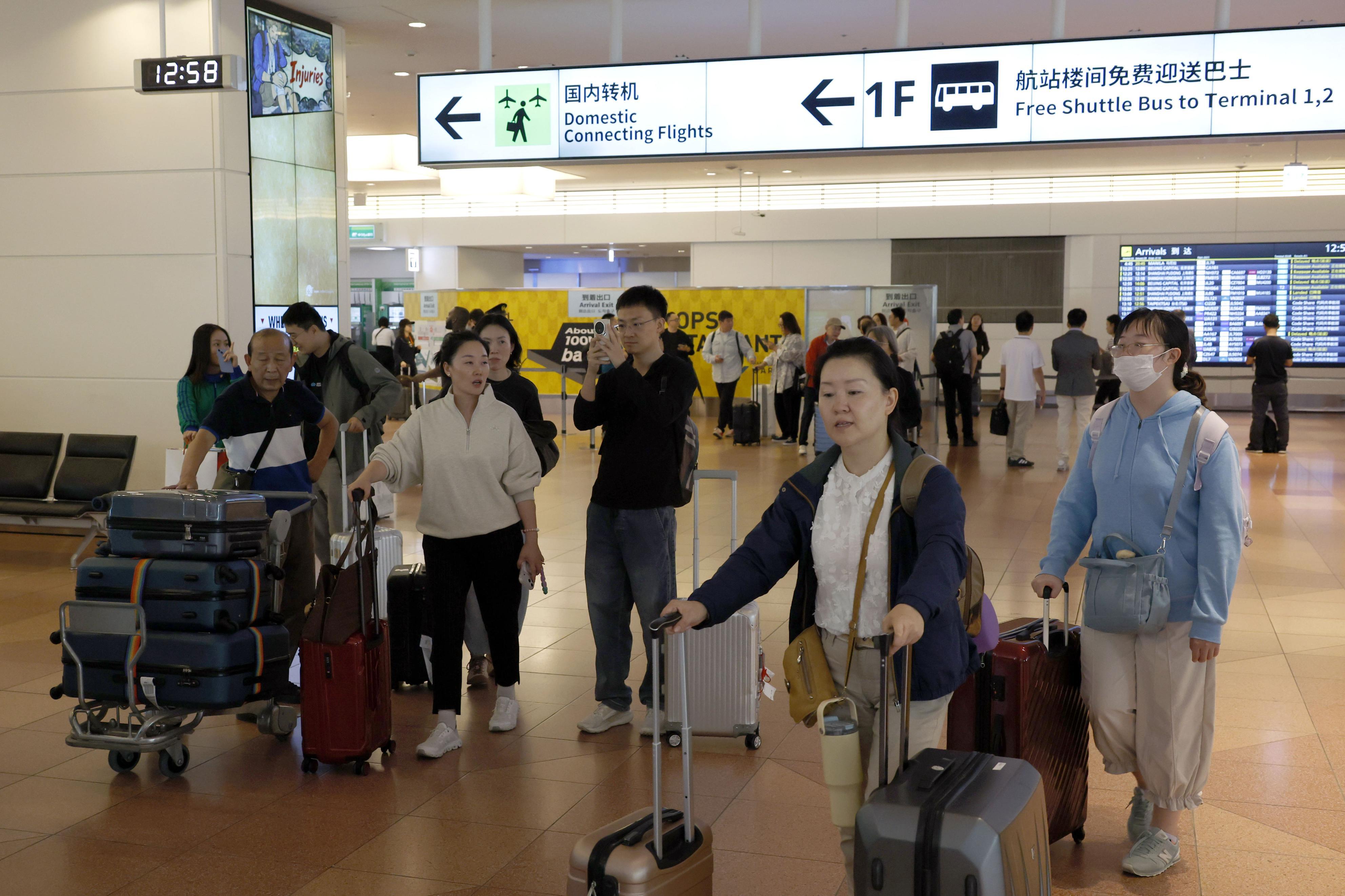 Foreign visitors' spending in Japan hits record 7 tril. yen in Jan.-Sept.