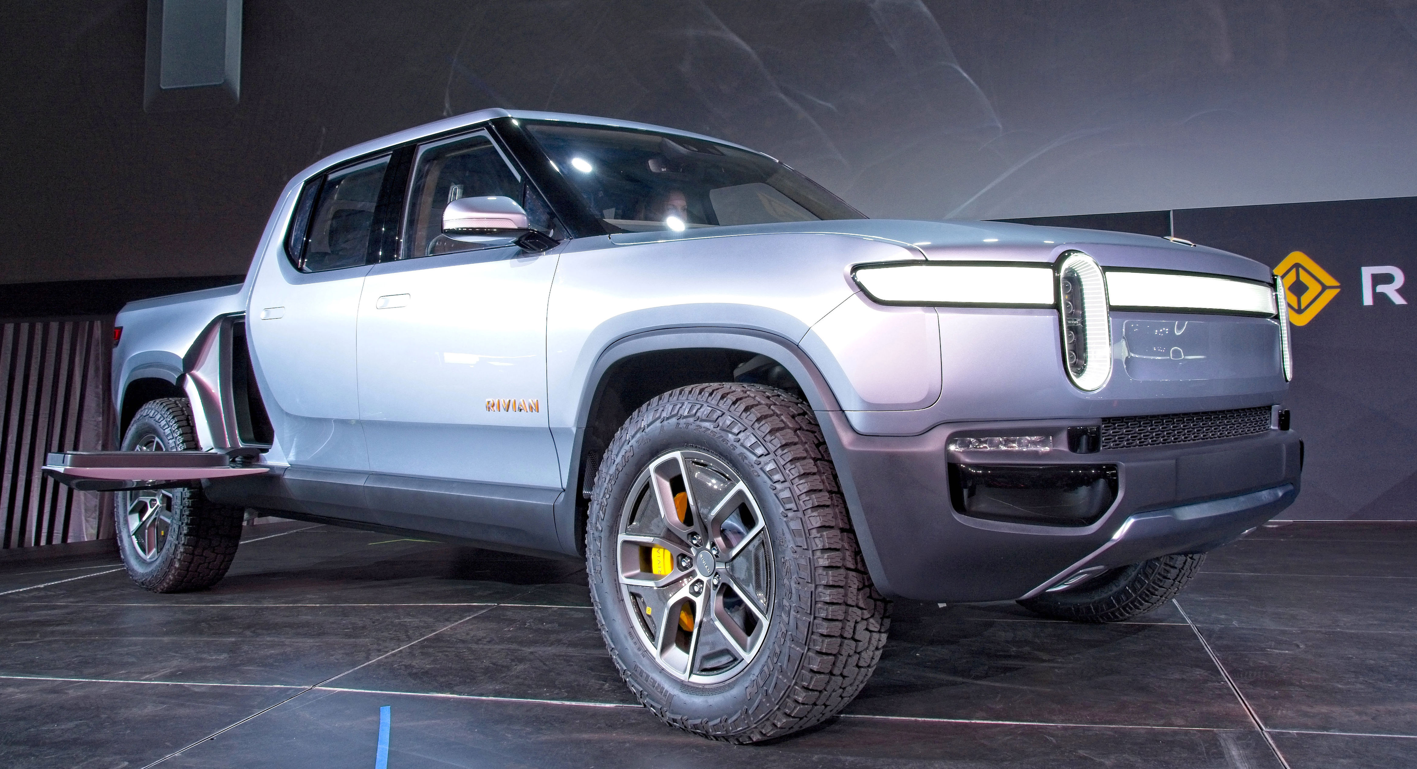 7,173-pound Rivian R1T broke through guardrail, raising electric ...