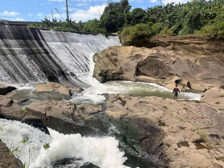 Authorities probe potentially toxic foam on San Juan River in Laguna