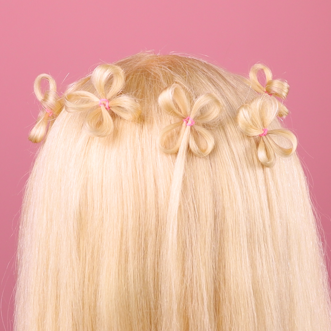 Create beautiful flower hair with this simple trick! 🌸💫