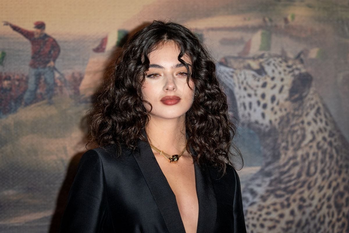 À Paris, Deva Cassel trouble le tapis rouge : ce détail la fait ...