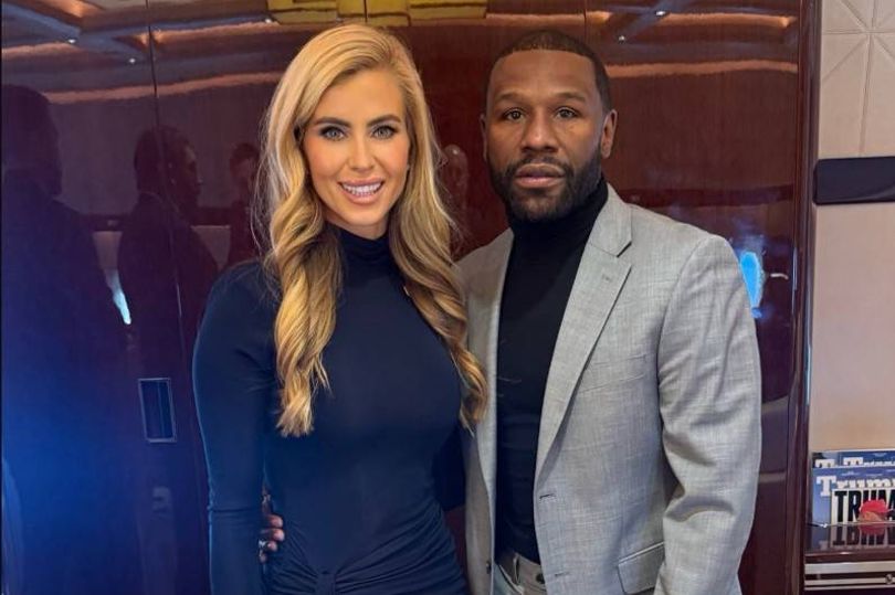 Katie Zacharia poses with Mayweather in 'fighter' snap but people point ...