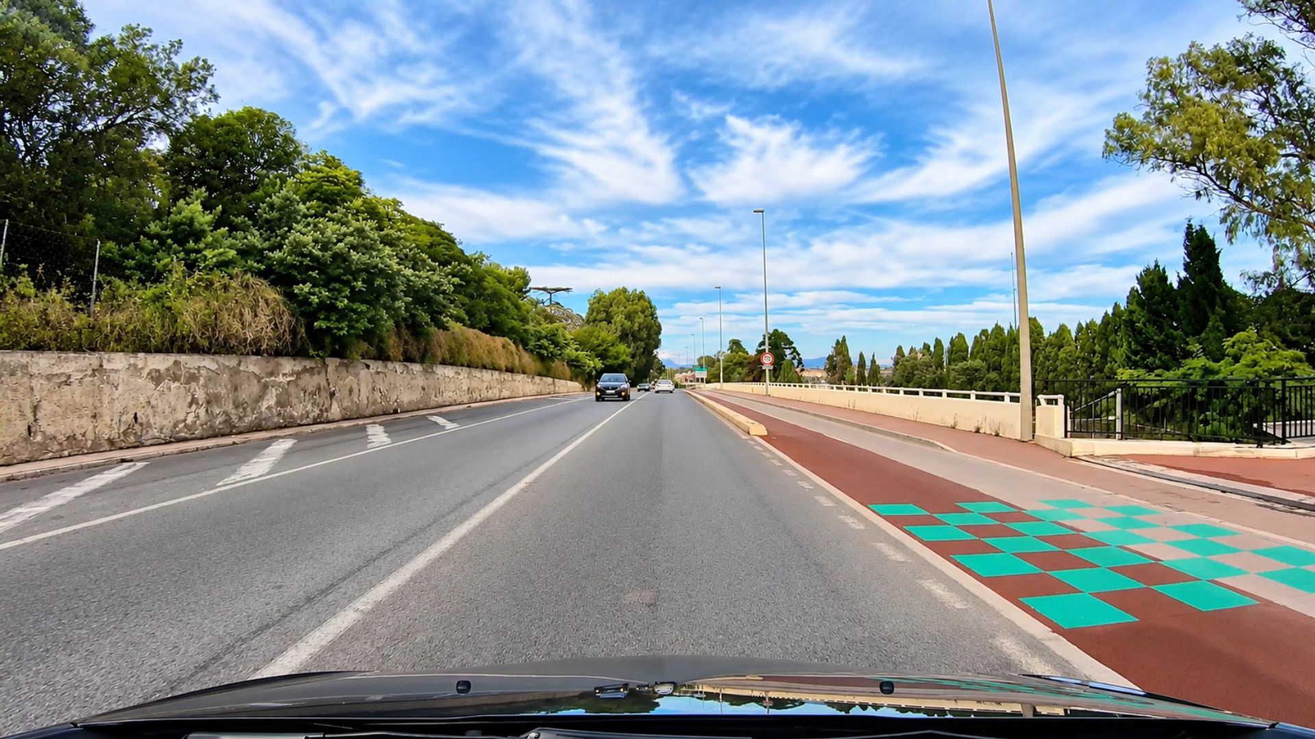 Un tranquillo road trip tra le strade verdi della Francia del Sud (4K)