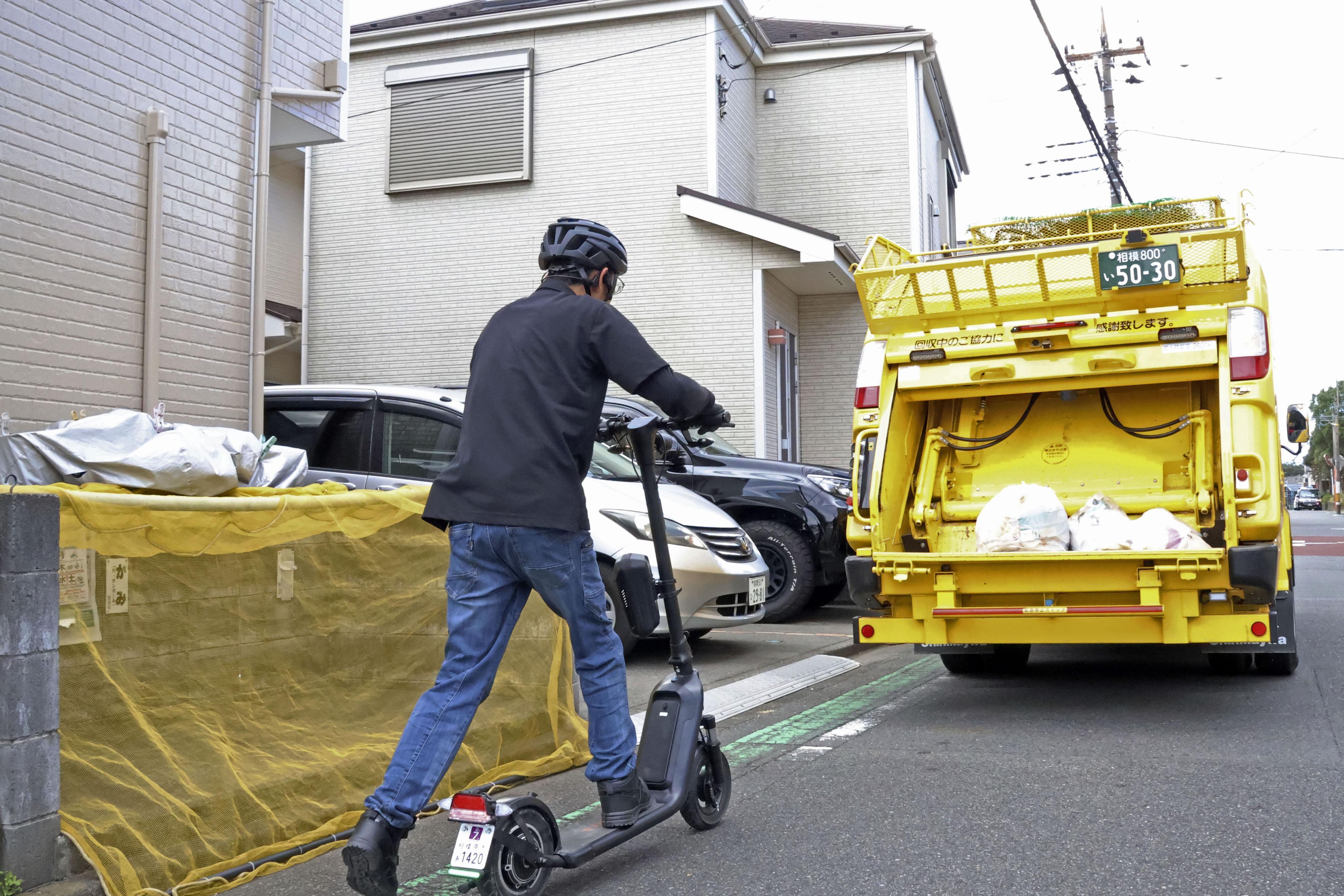 Japanese garbage collectors experimentally use e-scooters during work