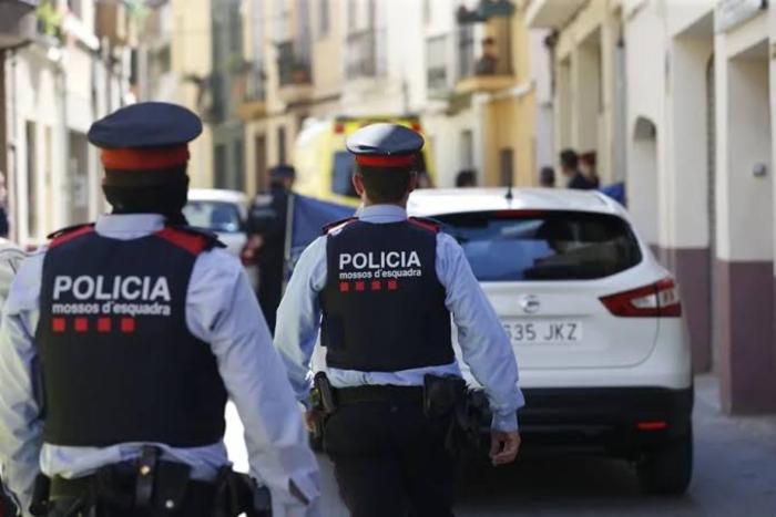 Una niña de dos años, herida muy grave tras caer desde un balcón de un ...