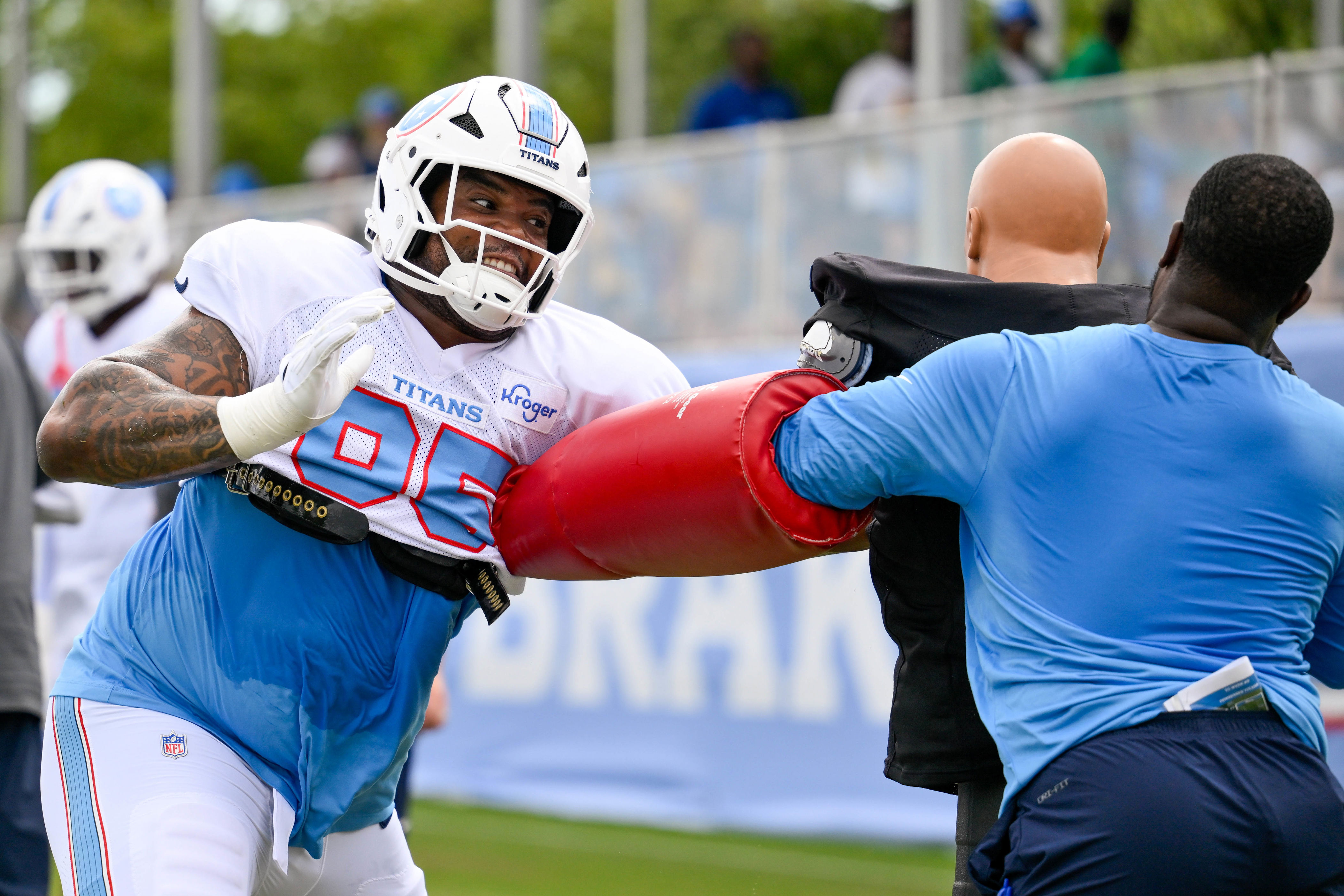 Report: Jordan Elliott retrieved firearm after Titans practice scuffle