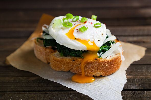 Ditch the pan to cook poached eggs perfectly with French chef's 45 ...