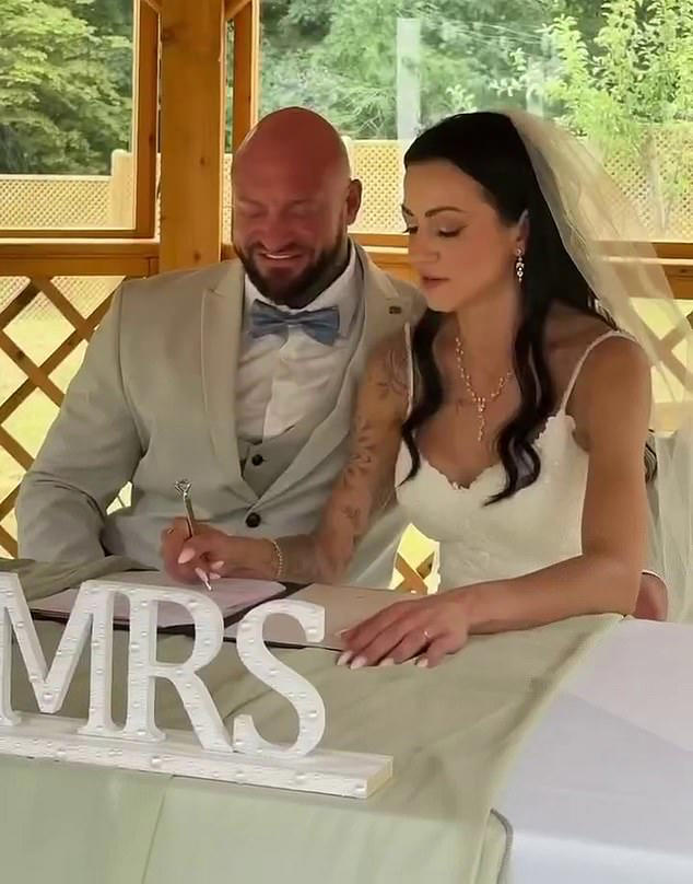 Newly-married amateur bodybuilder, 33, dies after collapsing on stage ...