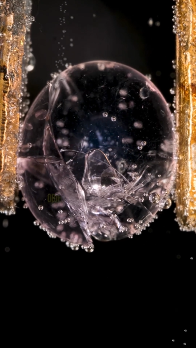 Silica gel in water close up: Watch this moisture absorber react