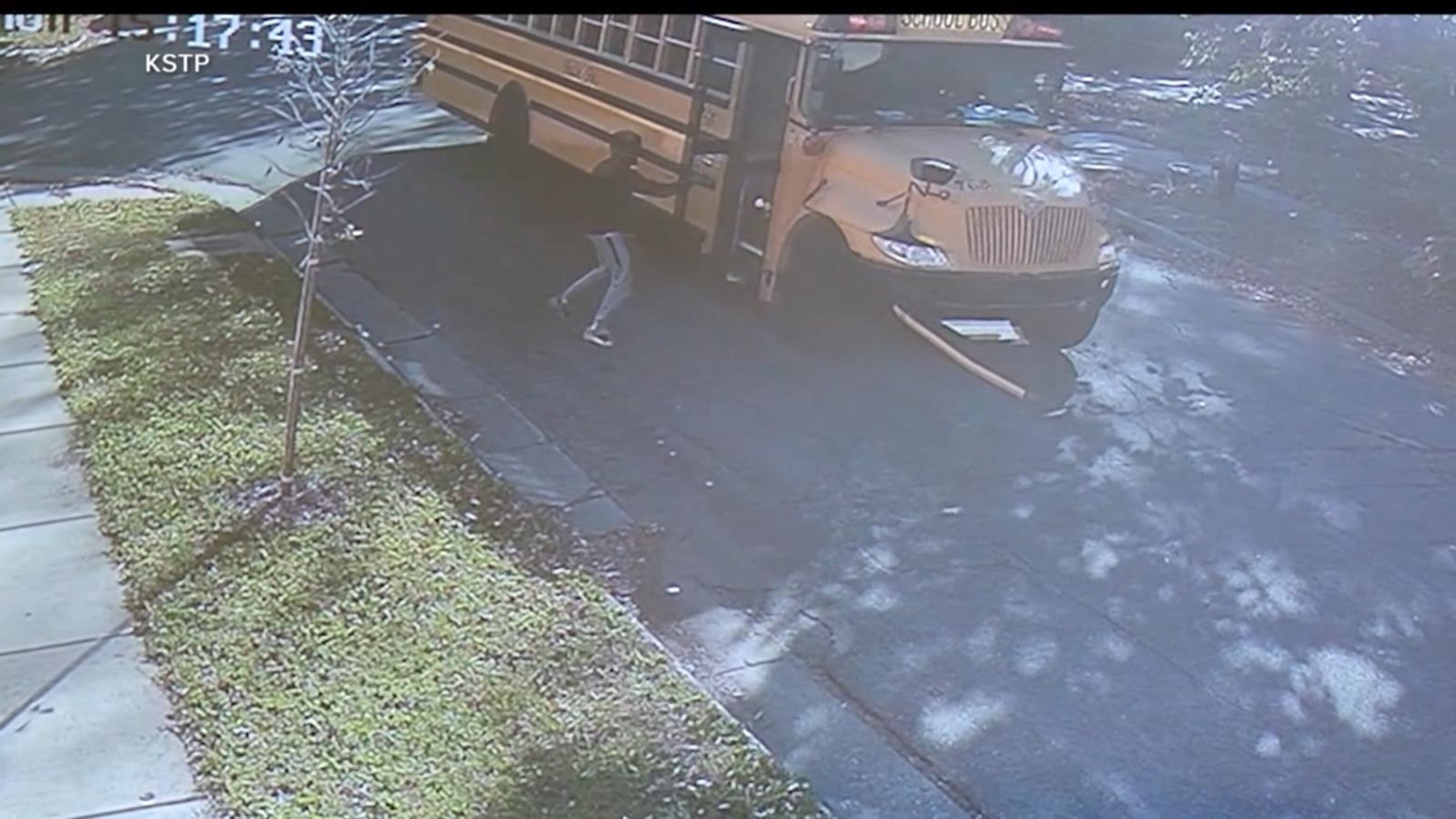 Hero saves kids on bus