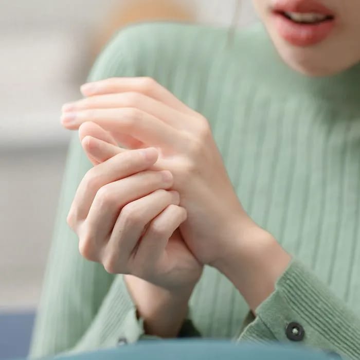 3 warning signs linked to the early stages of MS, according to a ...