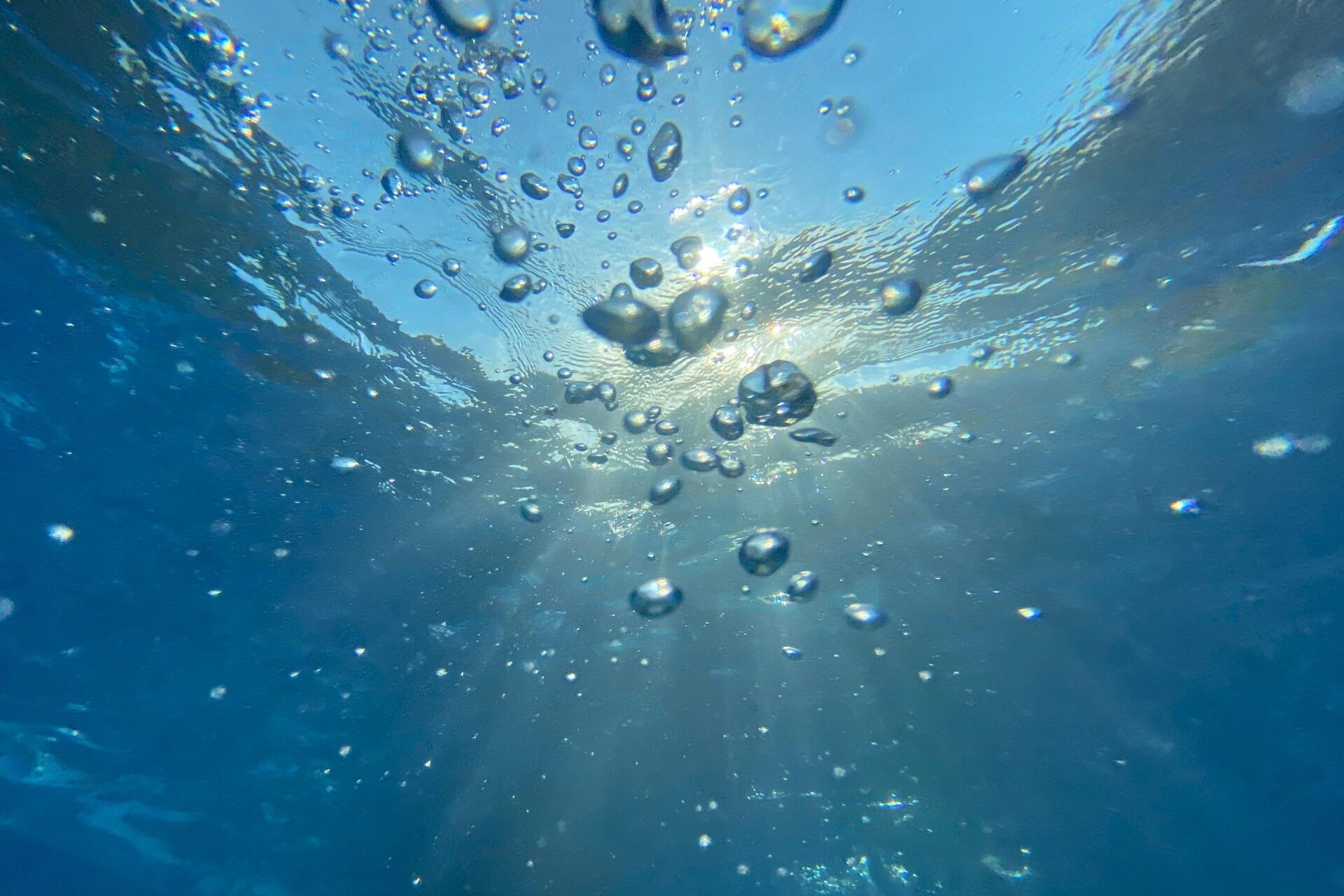 Bubble barriers explained: Some facts about this river-cleaning technology