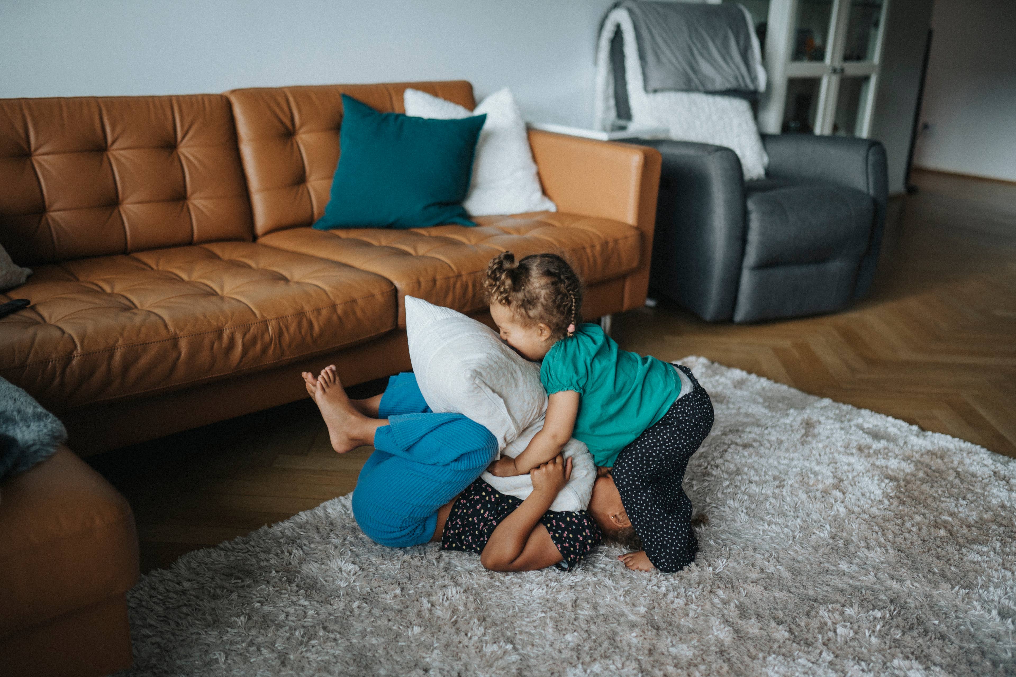 Child psychologist reveals common parenting mistake that fuels sibling ...