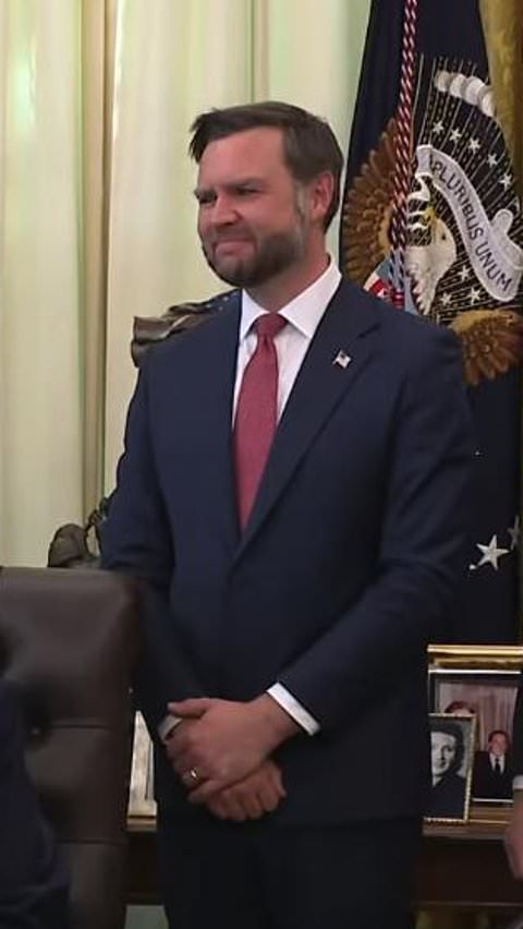JD Vance's face turns bright red as Trump refuses to endorse him