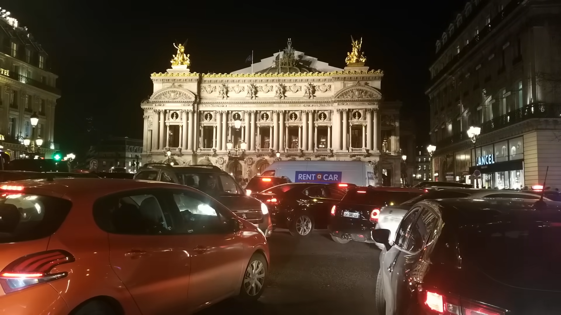 12 Paris travel tips for metro rides, dining rules and landmark safety