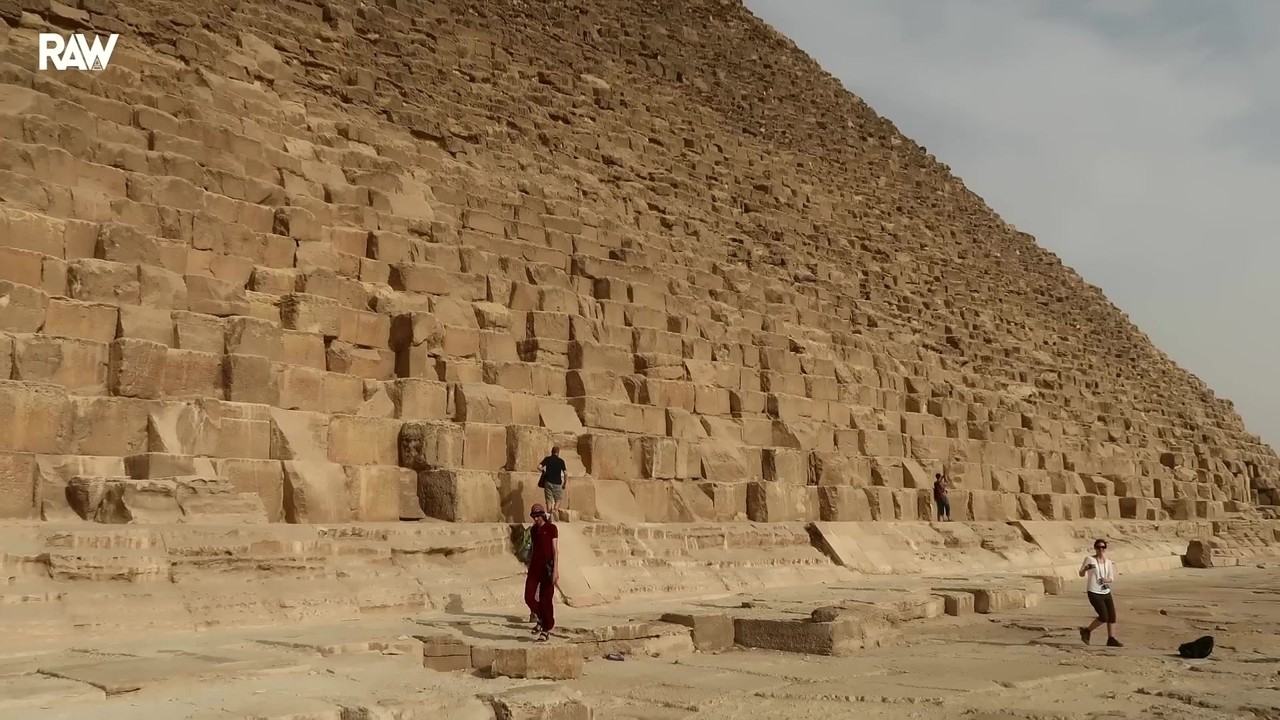 Great pyramid's four faces show a pattern in the limestone